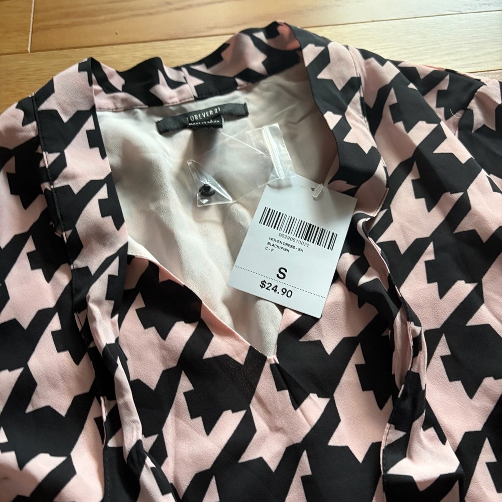 Forever 21 Black and Pink Patterned Long Sleeve Dress - Picture 3 of 4